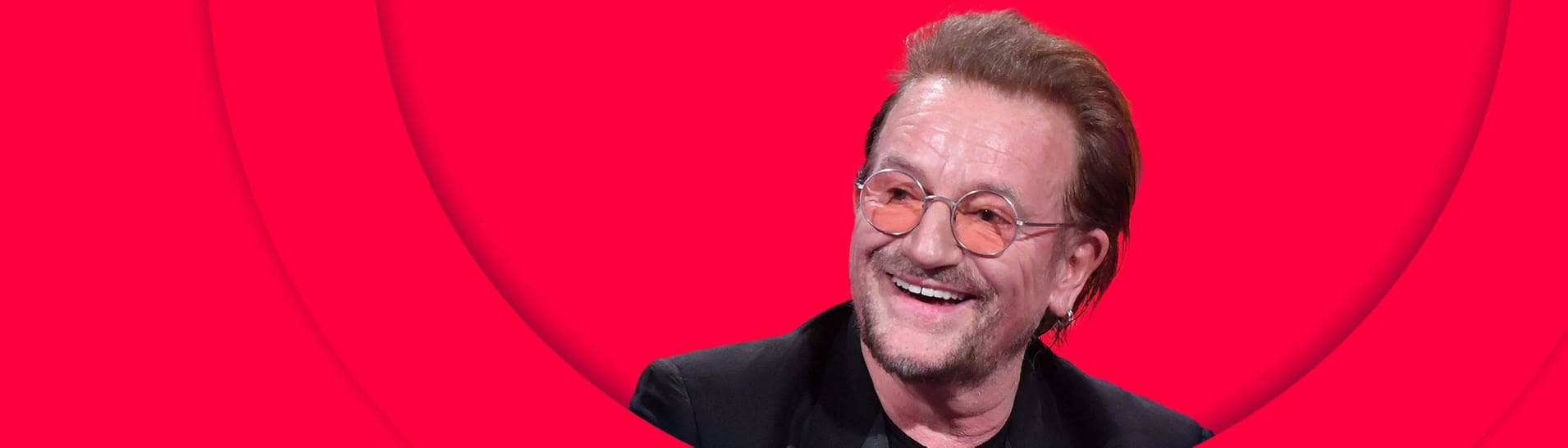 Bono, der Sänger der Rock-Band U2, trägt eine rötliche Brille. (Foto: picture-alliance / Reportdienste, Picture Alliance)