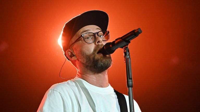 Mark Forster bei einem Live-Konzert 2022, in diesem Jahr er ein Stadionkonzert auf dem Betzenberg in Kaiserslautern (Foto: picture-alliance / Reportdienste, SvenSimon | Frank Hoermann/SVEN SIMON)