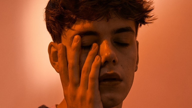Foto: AlphaUniversal Der Sänger Fred Roberts, er spielt beim SWR3 New Pop Festival 2023 (Foto: AlphaUniversal)