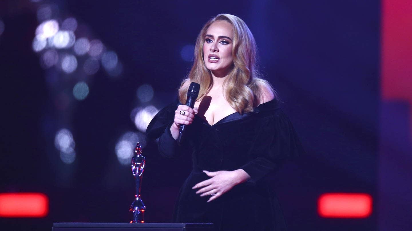 Die Sängerin Adele bei den Brit Awards 2022 (Foto: picture-alliance / Reportdienste, Joel C Ryan/Invision/AP | Joel C Ryan)