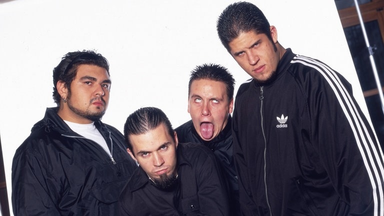 Die Rock- und Metalband Papa Roach bei einem Fotoshooting Deutschlands 2000 (Foto: picture-alliance / Reportdienste, United Archives | Fryderyk Gabowicz)