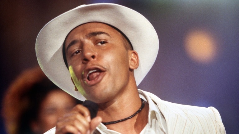 Der Sänger Lou Bega bei einem Auftritt mit seinen Sommerhit "Mambo Nr. 5" 