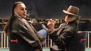 Sänger Udo Lindenberg und Apache 207 schauen Zigarre rauchend in den Nachthimmel, ihr Song „Komet“ ist der erfolgreichste Hit des Jahrtausends (Foto: Tine Acke) Sänger Udo Lindenberg und Apache 207 schauen Zigarre rauchend in den Nachthimmel, ihr Song „Komet“ ist der erfolgreichste Hit des Jahrtausends