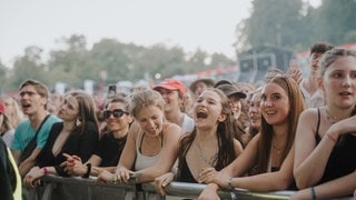 Campus Festival Konstanz 2025 im Bodenseestadion | Die schönsten Festivalbesucher (Foto: SWR3, Ronny Zimmermann) Campus Festival Konstanz 2025 im Bodenseestadion | Die schönsten Festivalbesucher