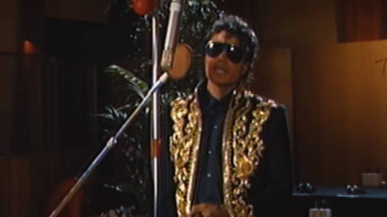 47 Popstars haben den Song "We are the World" aufgenommen. Darunter auch Musikgrößen wie Tina Turner, Michael Jackson oder Lionel Richie (Foto: Screenshots / Netflix)