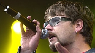 Sänger Rea Garvey von der Gruppe Reamonn singt 2001 bei Rock im Park ihren Hit „Supergirl“. (Foto: picture-alliance / Reportdienste, picture-alliance / dpa | Marcus_Führer) Sänger Rea Garvey von der Gruppe Reamonn singt 2001 bei Rock im Park ihren Hit „Supergirl“.