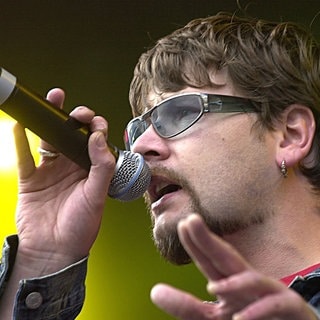 Sänger Rea Garvey von der Gruppe Reamonn singt  2001 bei Rock im Park ihren Hit „Supergirl“.
