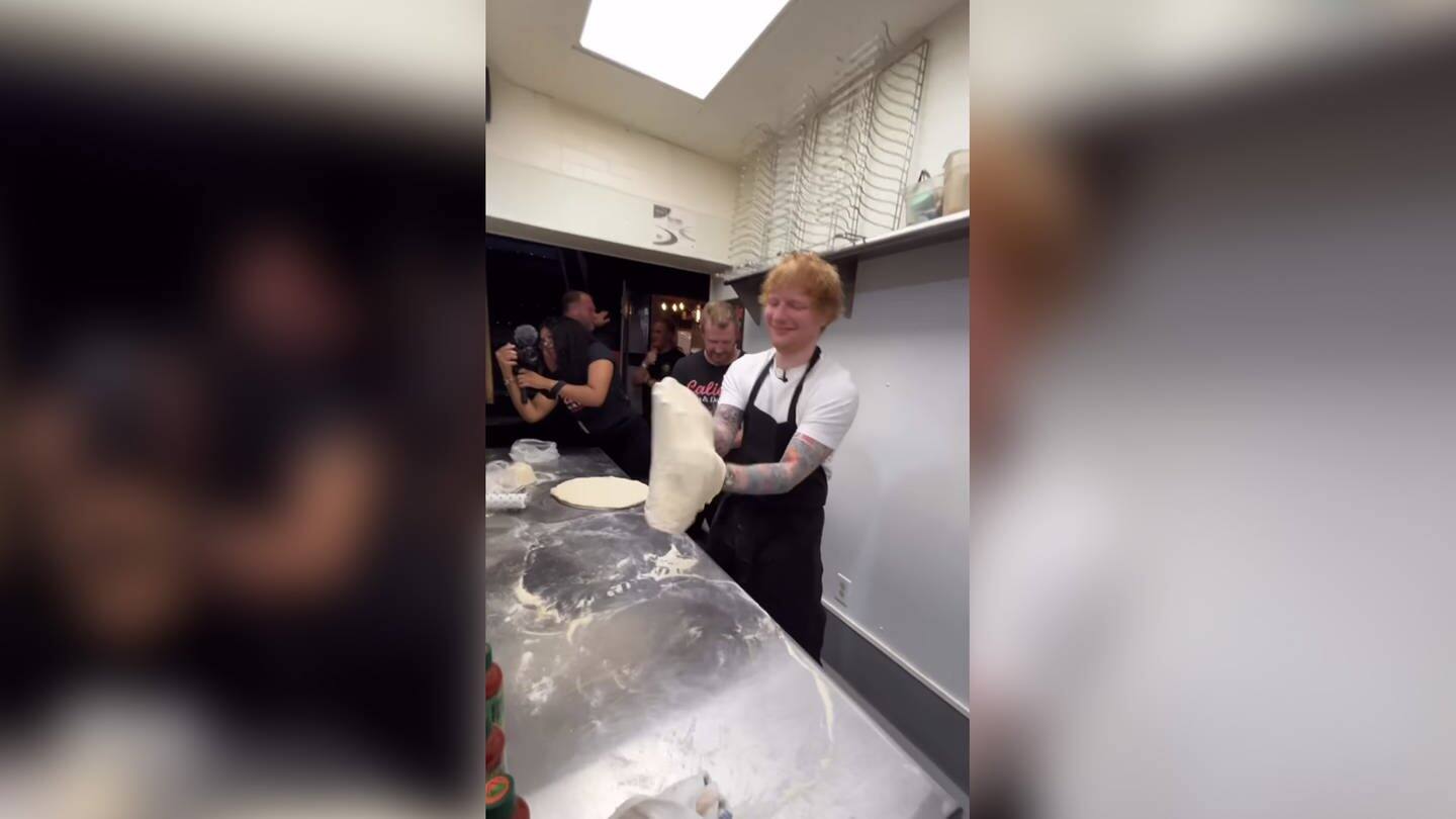 Ed Sheeran beim Pizzateig wirbeln (Foto: Instagram / Ed Sheeran)