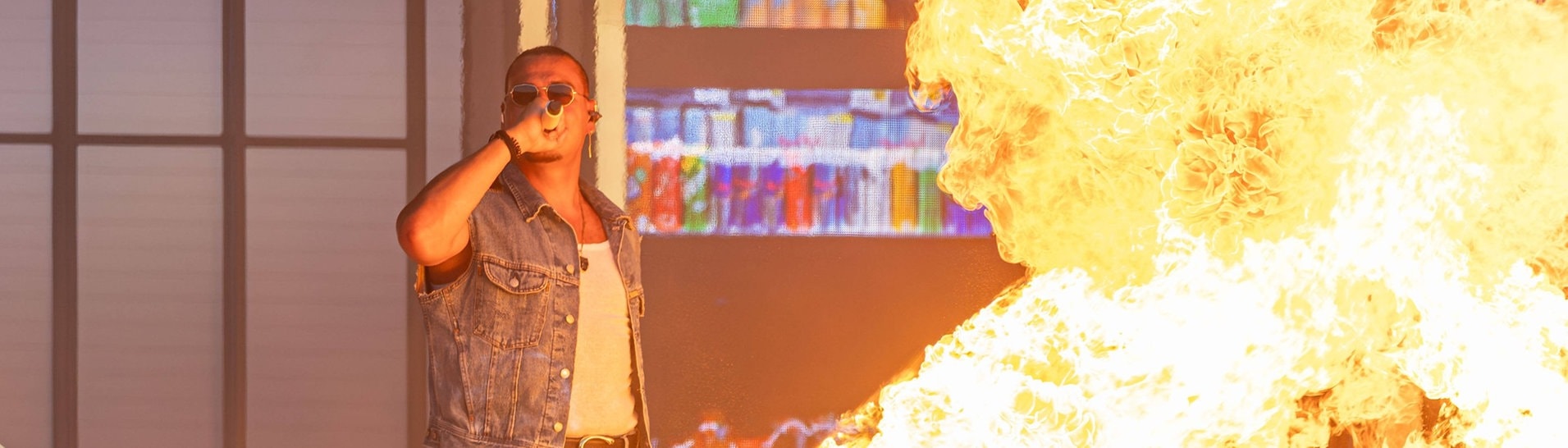 Der Rapper Apache 207 während des Auftritts beim Stuttgarter Kessel Festival (Foto: IMAGO, IMAGO/Eibner)