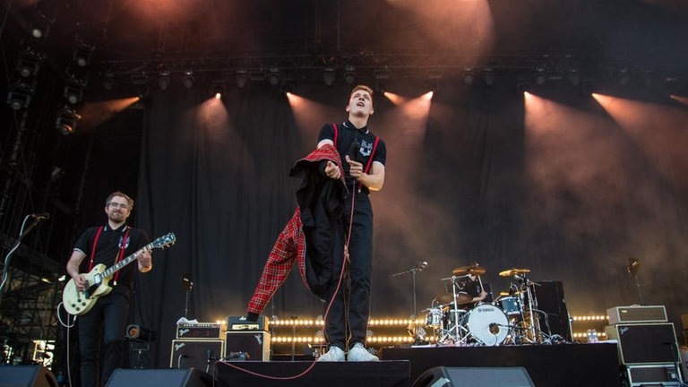 Foto: DASDING.de / Ronny Zimmermann Kraftklub bei Rock am Ring 2015 - RON_0872.jpg-33414 (Foto: DASDING.de / Ronny Zimmermann)