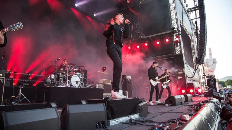 Foto: DASDING.de / Ronny Zimmermann Kraftklub bei Rock am Ring 2015 - RON_0830.jpg-33411 (Foto: DASDING.de / Ronny Zimmermann)