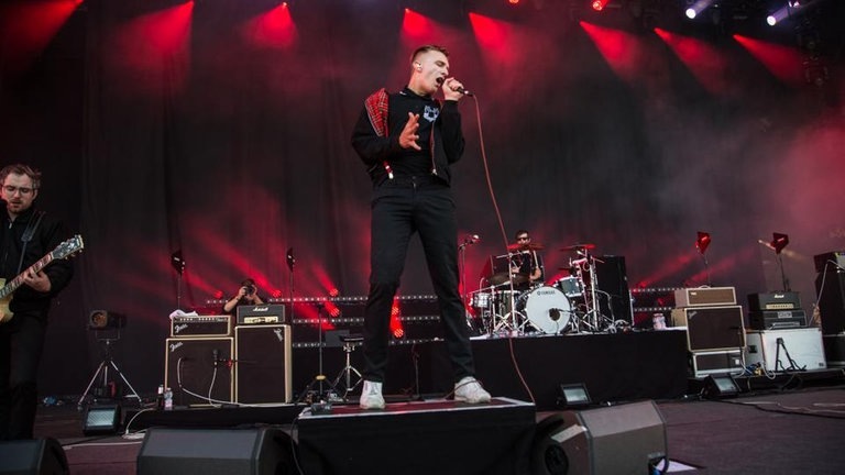 Foto: DASDING.de / Ronny Zimmermann Kraftklub bei Rock am Ring 2015 - RON_0836.jpg-33412 (Foto: DASDING.de / Ronny Zimmermann)