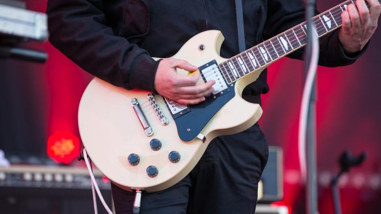 Foto: DASDING.de / Ronny Zimmermann Kraftklub bei Rock am Ring 2015 - RON_0814.jpg-33408 (Foto: DASDING.de / Ronny Zimmermann)