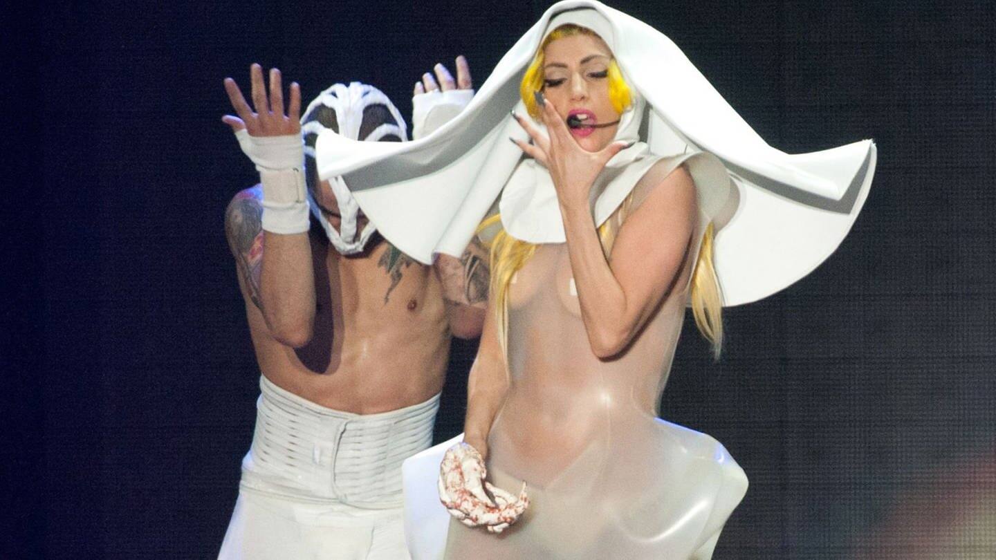 Lady Gaga im Nonnenkostüm (Foto: dpa/picture-alliance)