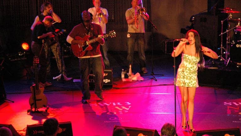 Amy Winehouse bei ihrem Konzert 2004 im Theater Baden-Baden. (Foto: SWR3)