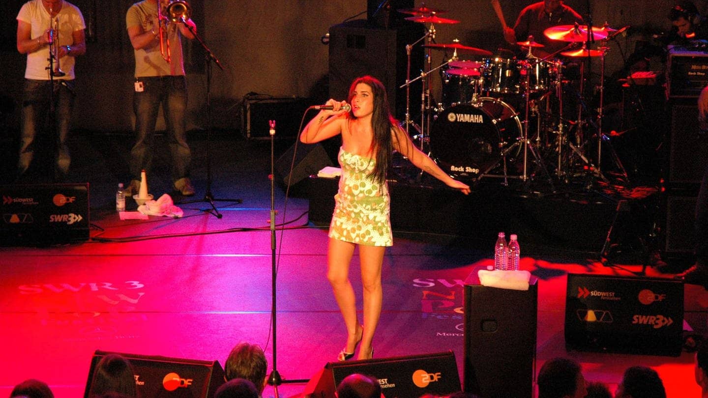 Amy Winehouse bei ihrem Konzert 2004 im Theater Baden-Baden. (Foto: SWR3)