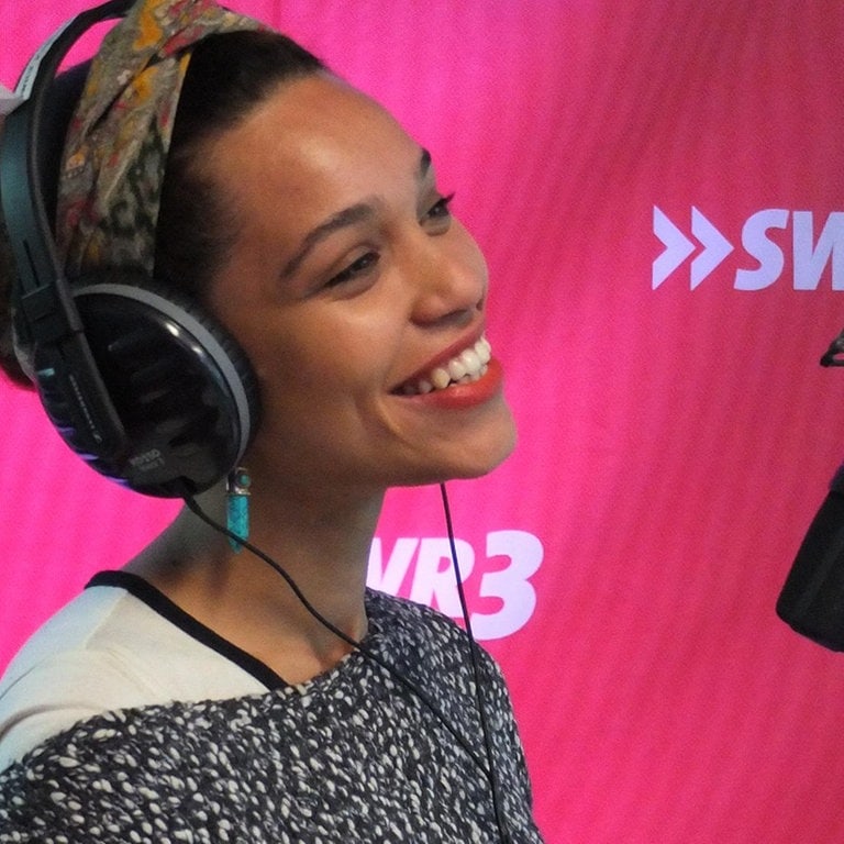 Izzy Bizu bei SWR3 (Foto: SWR3)