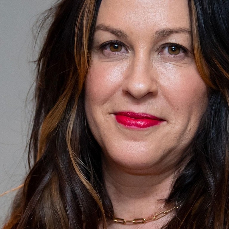 Alanis Morissette 2020 (Foto: dpa Bildfunk, Picture Alliance)