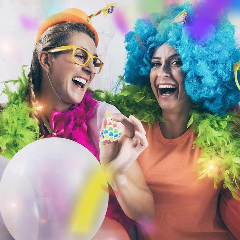 Fastnacht, Fasching, Karneval - Trash Party mit Kostüm (Foto: Adobe Stock/drubig-photo)