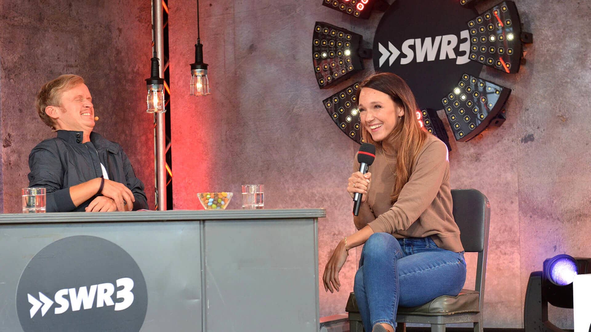 Carolin Kebekus beim Star-Talk beim New Pop Festival 2019 (Foto: SWR3)