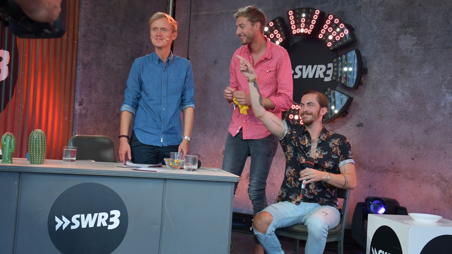 Foto: SWR3 Dennis Lloyd beim Star-Talk beim New Pop Festival 2019 (Foto: SWR3)
