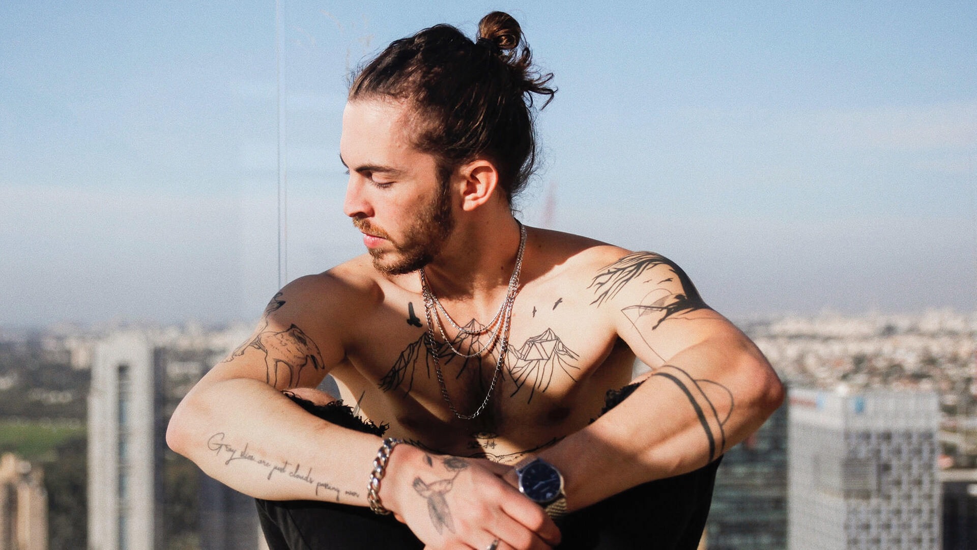 Dennis Lloyd ist Künstler beim SWR3 New Pop Festival 2019 (Foto: Tamar Landa/Warner Music)