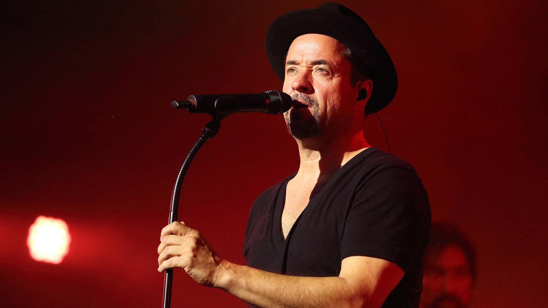 Foto: imago/Hoffmann Jan Josef Liefers als Sänger seiner Band Radio Doria (Foto: imago/Hoffmann)