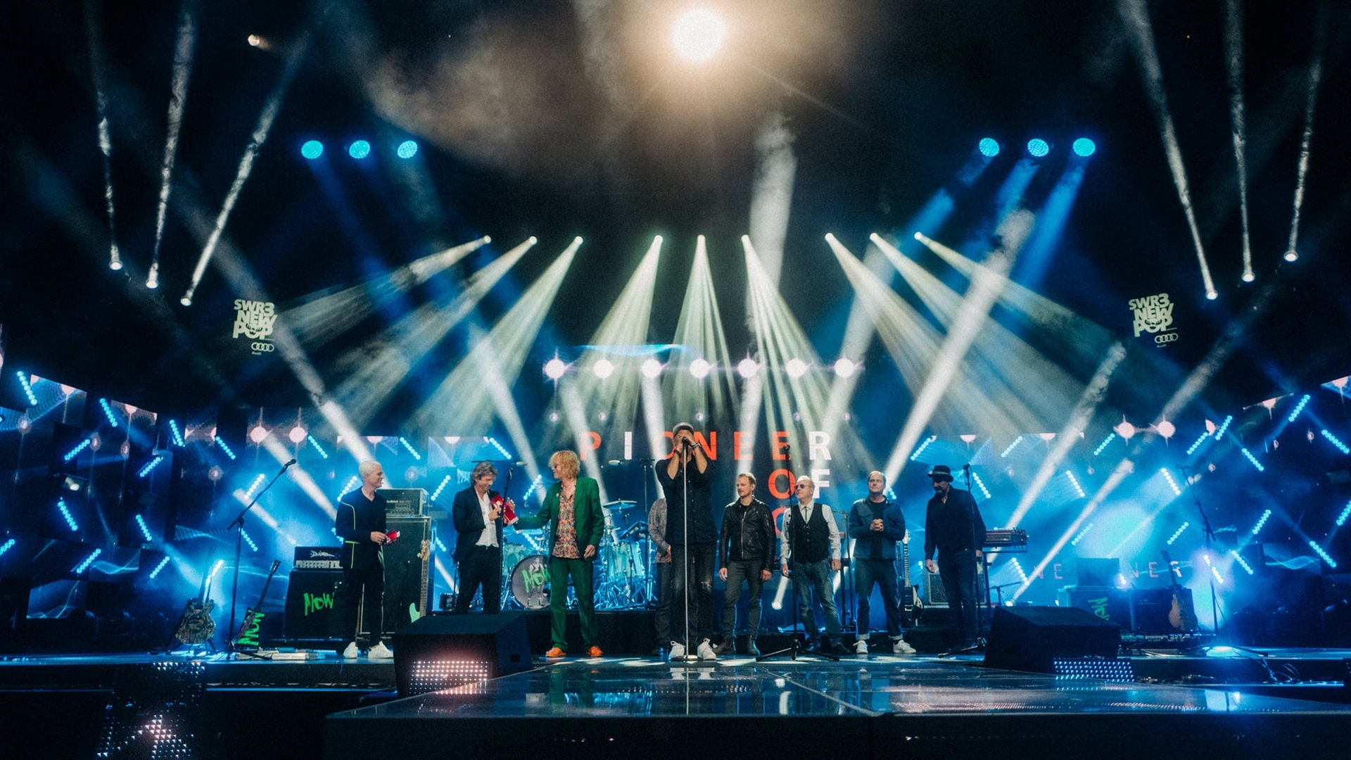 Foto: SWR3, DNA-Collective Fury in the Slaughterhouse haben den Pioneer of Pop-Award beim SWR3 New Pop Special von Thees Uhlmann überreicht bekommen (Foto: SWR3, DNA-Collective)