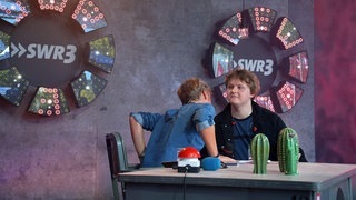 Lewis Capaldi beim Star-Talk beim New Pop Festival 2019 (Foto: SWR3) Lewis Capaldi beim Star-Talk beim New Pop Festival 2019
