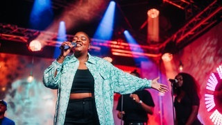Hamzaa rockt die Unplugged-Bühne