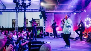 Hamzaa rockt die Unplugged-Bühne