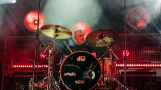 Niko Neithardt (Foto: SWR, New Pop 2021: Das was das Konzert von Wrabel im Kurgarten.) Niko Neithardt