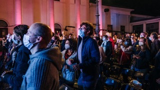Niko Neithardt (Foto: SWR, New Pop 2021: Das was das Konzert von Wrabel im Kurgarten.) Niko Neithardt