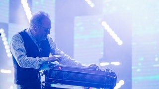 Fury in the Slaughterhouse haben den Pioneer of Pop-Award beim SWR3 New Pop Special von Thees Uhlmann überreicht bekommen (Foto: SWR3, DNA-Collective) Fury in the Slaughterhouse haben den Pioneer of Pop-Award beim SWR3 New Pop Special von Thees Uhlmann überreicht bekommen