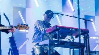Fury in the Slaughterhouse haben den Pioneer of Pop-Award beim SWR3 New Pop Special von Thees Uhlmann überreicht bekommen (Foto: SWR3, DNA-Collective) Fury in the Slaughterhouse haben den Pioneer of Pop-Award beim SWR3 New Pop Special von Thees Uhlmann überreicht bekommen