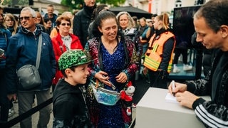 Besucherinnen und Besucher beim SWR3 New Pop Festival 2024. (Foto: SWR3, Niko Neithardt) Besucherinnen und Besucher beim SWR3 New Pop Festival 2024.