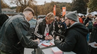 Besucherinnen und Besucher beim SWR3 New Pop Festival 2024. (Foto: SWR3, Ronny Zimmermann) Besucherinnen und Besucher beim SWR3 New Pop Festival 2024.