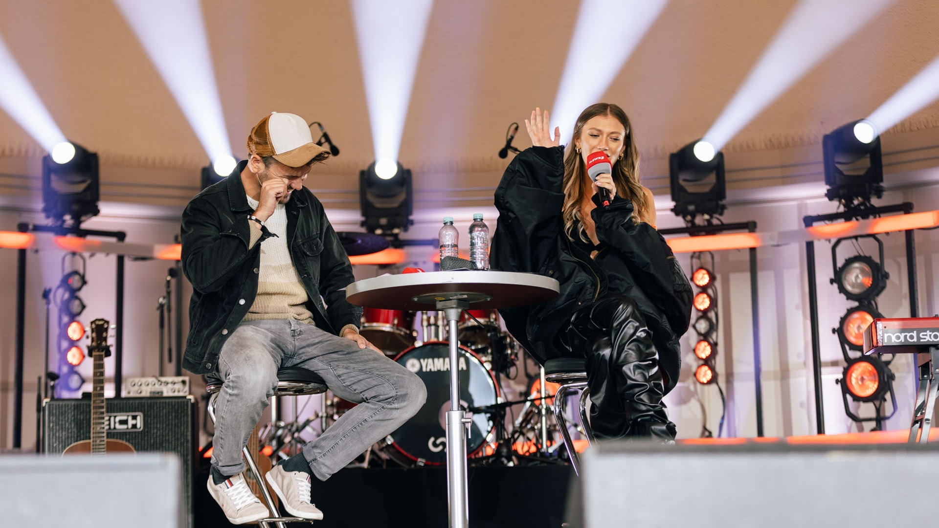 Foto: SWR, Oliver Matlok Leony im Interview beim SWR3 New Pop Festival 2022 (Foto: SWR, Oliver Matlok)