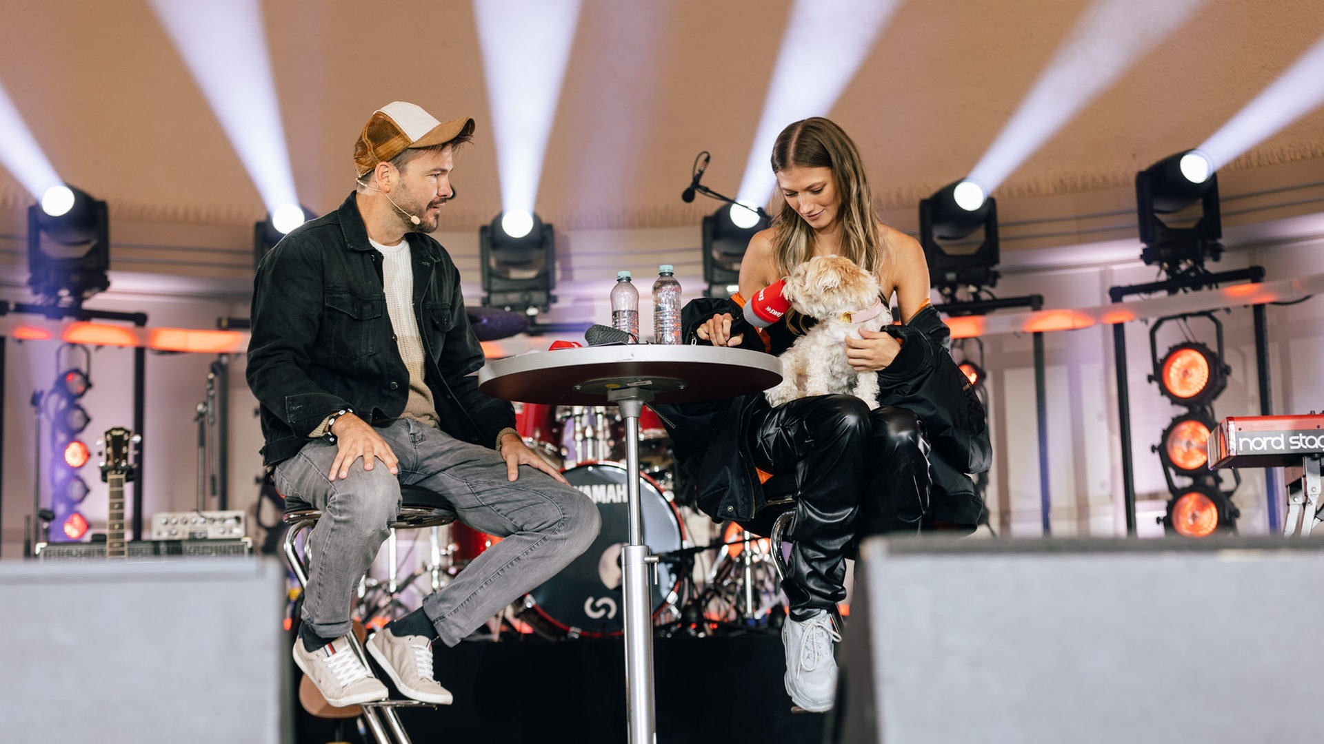 Foto: SWR, Oliver Matlok Leony im Interview beim SWR3 New Pop Festival 2022 (Foto: SWR, Oliver Matlok)