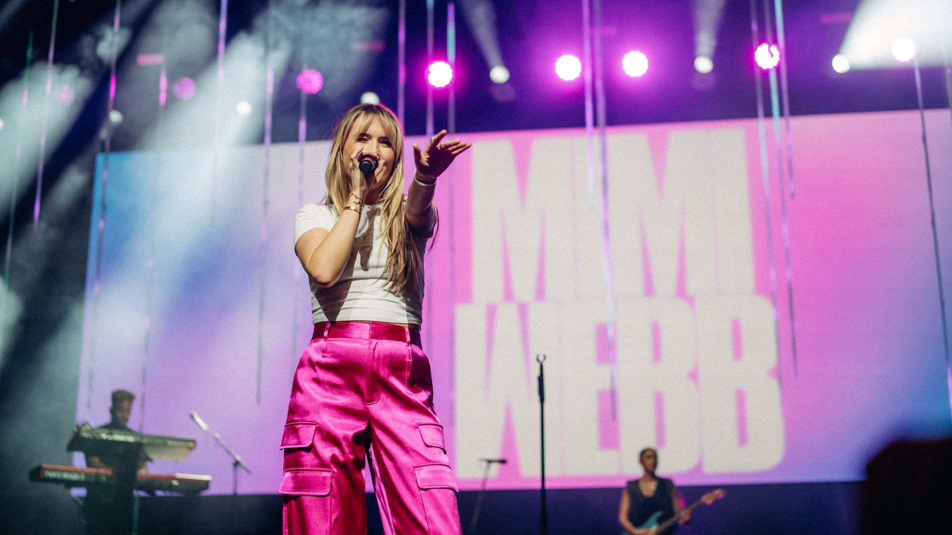 Mimi Webb am New Pop Festival 2023 (Foto: SWR3, Oliver Matlok)
