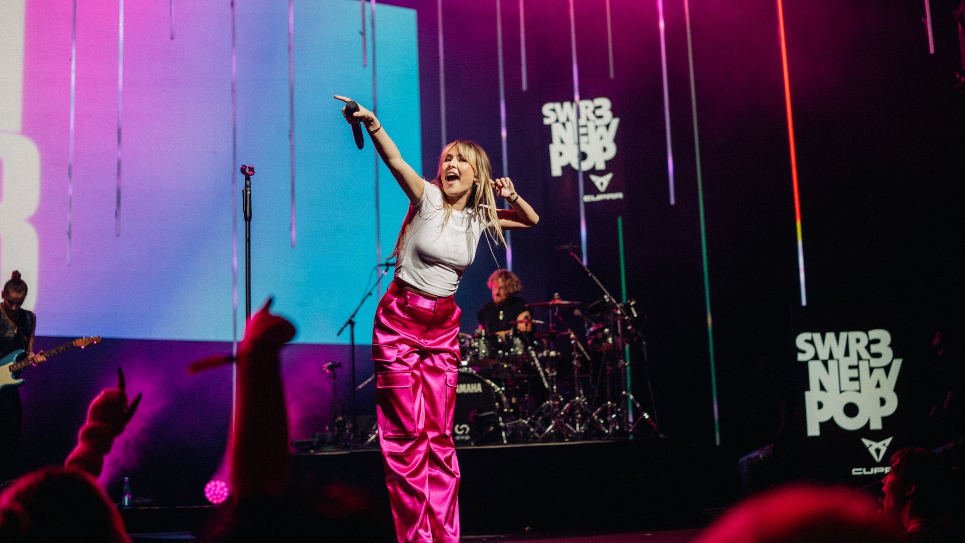 Mimi Webb am New Pop Festival 2023 (Foto: SWR3, Oliver Matlok)