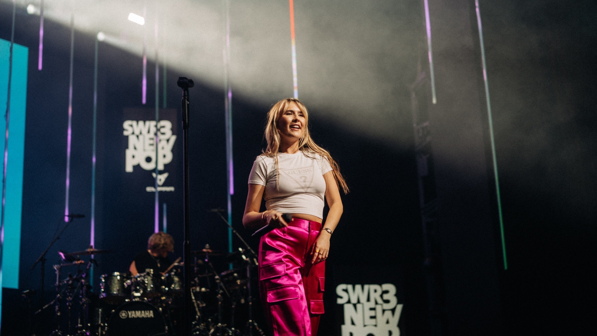 Mimi Webb am New Pop Festival 2023 (Foto: SWR3, Oliver Matlok)