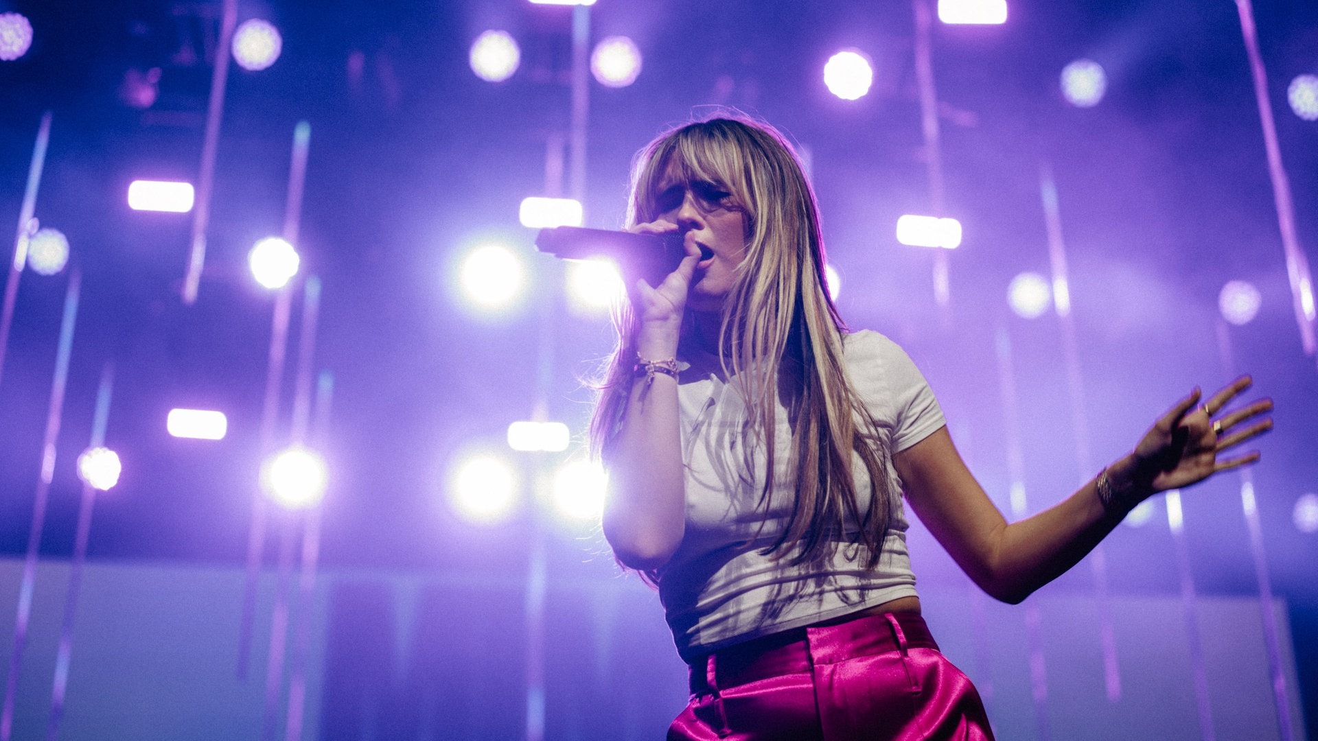 Mimi Webb am New Pop Festival 2023 (Foto: SWR3, Oliver Matlok)