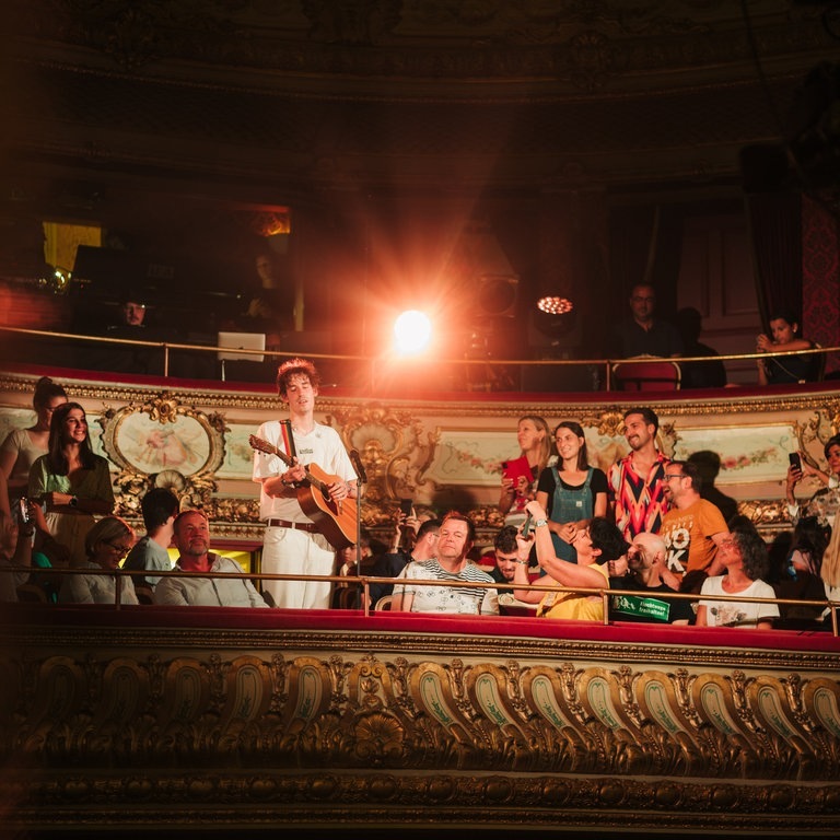 Mayberg spielt im Kurhaus beim New Pop Festival 2023 (Foto: SWR3, Selina Gargiullo)