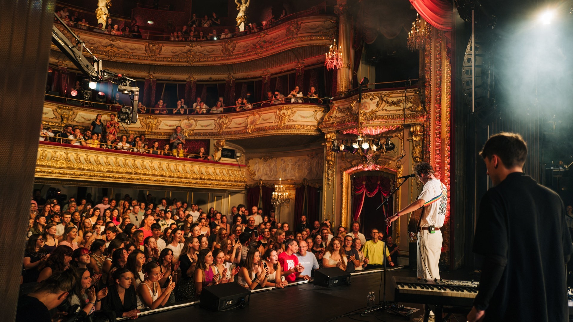 Mayberg spielt im Kurhaus beim New Pop Festival 2023 (Foto: SWR3, Selina Gargiullo)