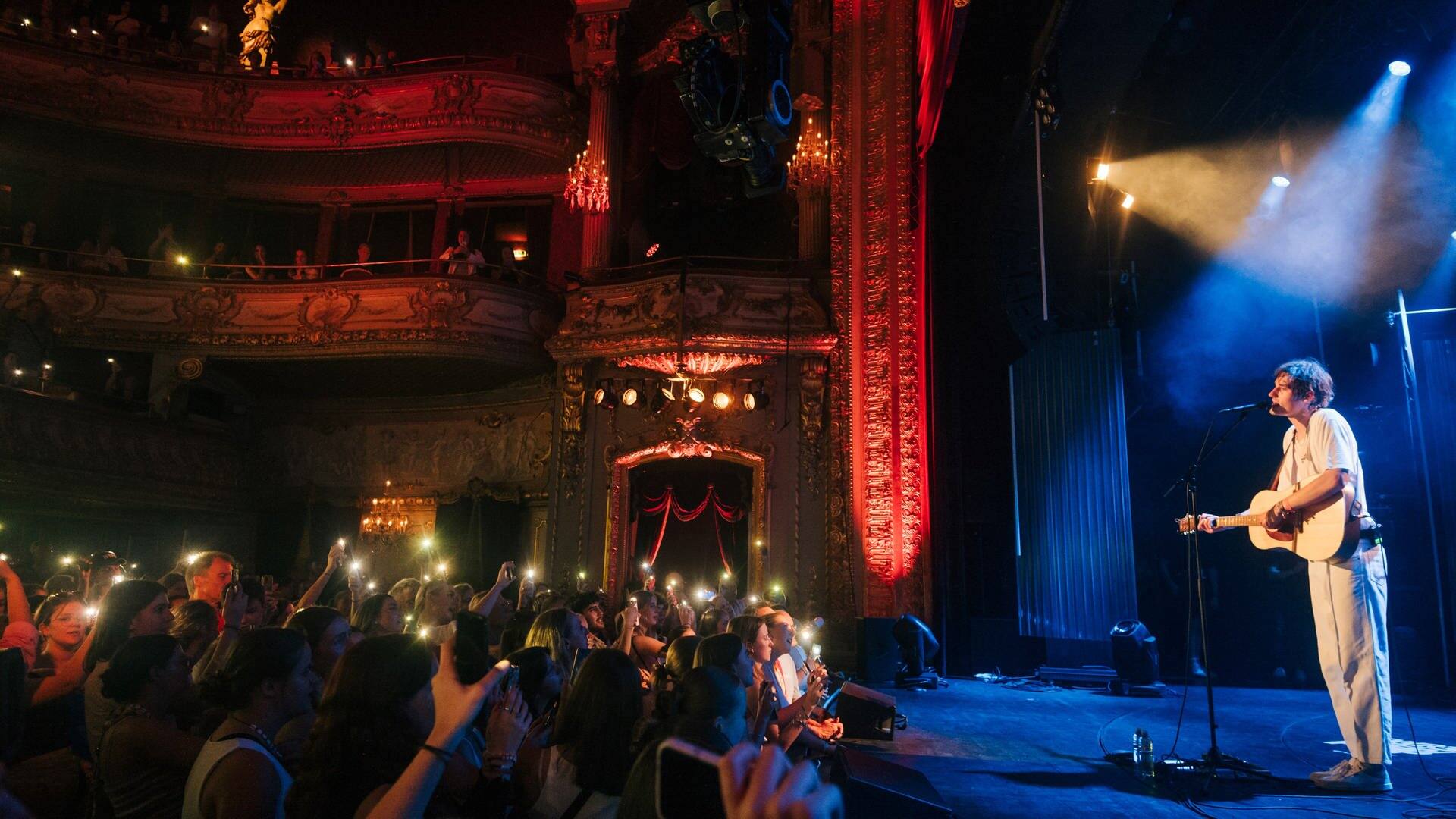Mayberg spielt im Kurhaus beim New Pop Festival 2023 (Foto: SWR3, Selina Gargiullo)