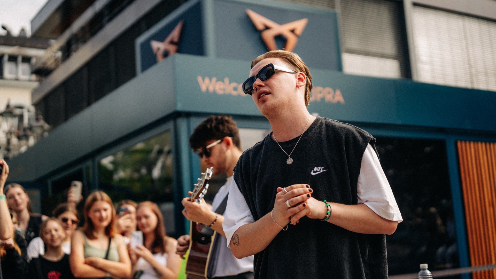 Only The Poets Fan Action beim New Pop Festival (Foto: SWR3, Oliver Matlok)