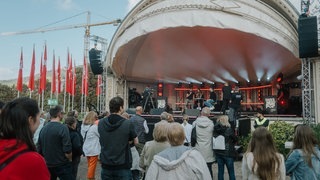 ClockClock auf der Livebühne beim SWR3 New Pop Festival 2022 (Foto: SWR, Ronny Zimmermann) ClockClock auf der Livebühne beim SWR3 New Pop Festival 2022