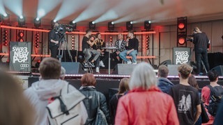 ClockClock auf der Livebühne beim SWR3 New Pop Festival 2022 (Foto: SWR, Ronny Zimmermann) ClockClock auf der Livebühne beim SWR3 New Pop Festival 2022