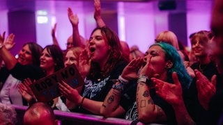 Publikum auf dem Sea Girls Konzert auf dem SWR3 New Pop Festival 2024. (Foto: SWR3, Oliver Matlok) Publikum auf dem Sea Girls Konzert auf dem SWR3 New Pop Festival 2024.